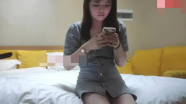 约操快满18的超甜学生妹-李白